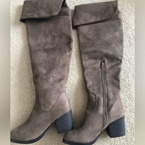 New knee high boots. Size 9.